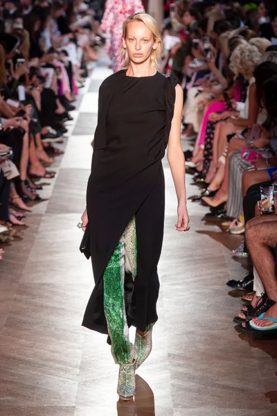 Look 14